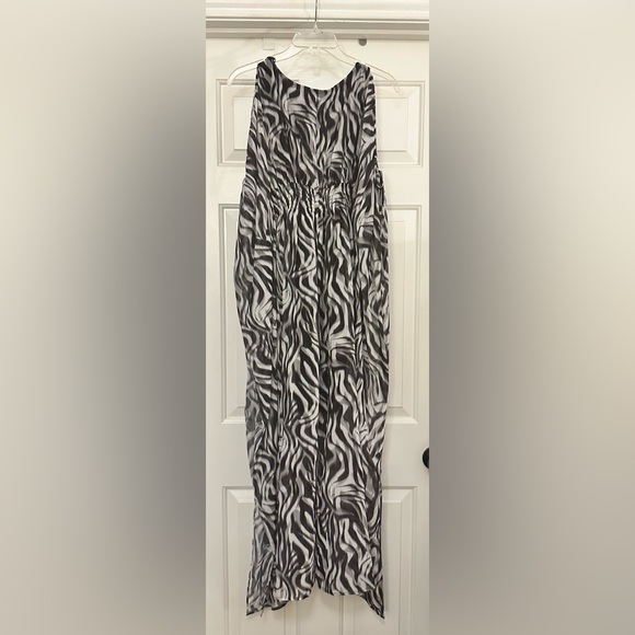 XS Zebra Print Jennifer Lopez Maxi Dress. - Picture 2 of 11